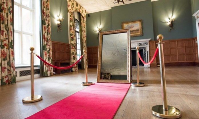 Magic Mirror Photo Booth
