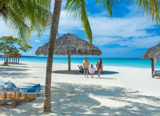 Top 5 Amazing Reasons to Take Your Baby to the Beach
