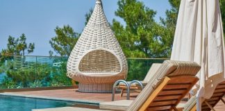 Ostrich Chaise Lounge