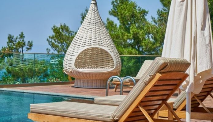 Ostrich Chaise Lounge