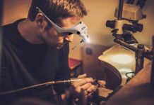 Best Lighted Magnifying Glasses for 2020