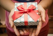 Kind of Gifts to give to your Girlfriend on Diwali