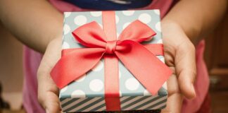 Kind of Gifts to give to your Girlfriend on Diwali