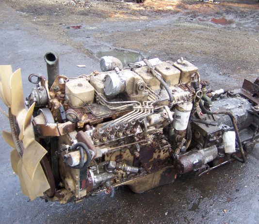 5.9 Cummins Truck Engine