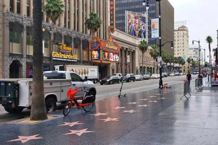 3 Ways to Travel to the Hollywood Walk of Fame from the Airport